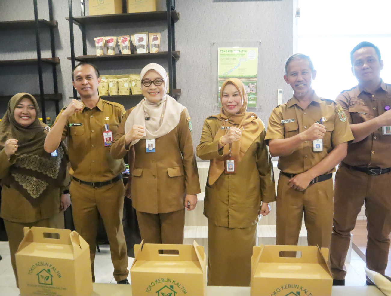 Hari Pertama 2024, Sekda Sri Wahyuni Sidak Kantor Dinas Perkebunan